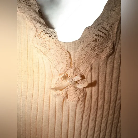 Lace-Trim Ribbed Tank Cami - Cream sm - Picture 3 of 4